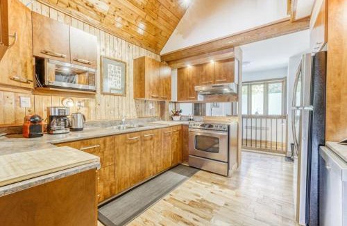 Nominingue House | Rustic Cottage by the Lake