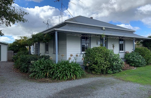 Martinborough Villa | Rustic Villa close to nearby Vineyards