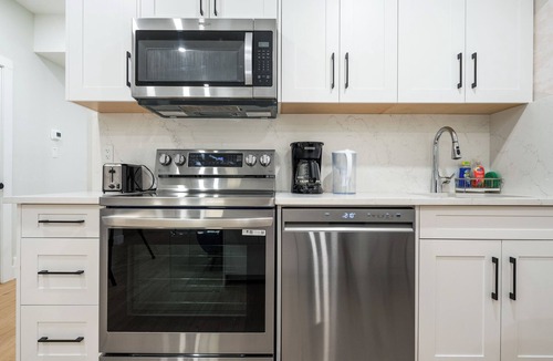 Tuxedo Park House | Safe and Prime location - 5 mins to downtown