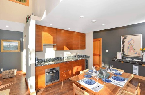 North Cowichan Condo | Salishan Tree House Suite