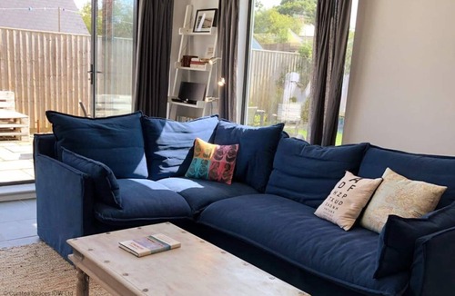 Bembridge Cottage | San Rocco - a dog friendly cottage that sleeps 6 guests in 3 bedrooms