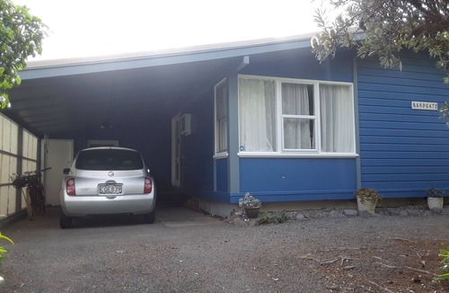 Waikanae House | Sandgate - absolute beach front