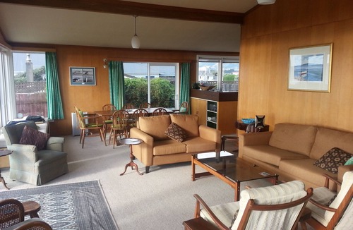 Waikanae House | Sandgate - absolute beach front