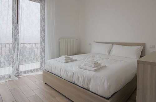 Como Apartment | Santa Marta 37 - Two Bedroom Apartment, Sleeps 6