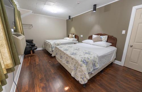 Sauble Beach Hotel | Sauble Beach Lodge