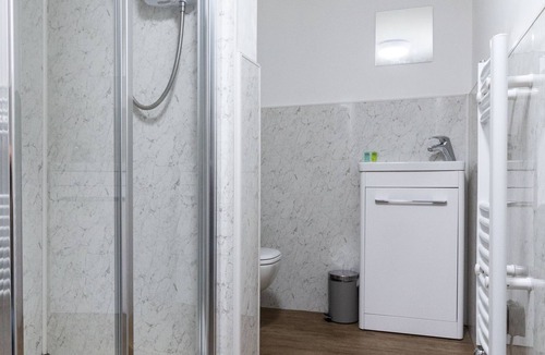 Oadby Apartment | SAV Apartments Flat 6 - 1 Bed Studio Apartment-Regent Road - Leicester