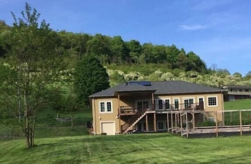 Fleming House | Scenic Weekend Rental