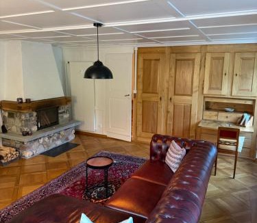 Glarus Sued Apartment | Schweizerhaus Glarus - Historisch & Stilvoll mit Garten