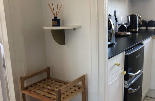 Brighton City Centre Apartment | ⭐️Seafront Sanctuary - art deco studio apartment with stunning city & sea views⭐️