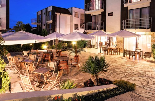 Sunny Beach Apartment | Seaside Apartment with 2 Bedrooms for up to 5 Guests