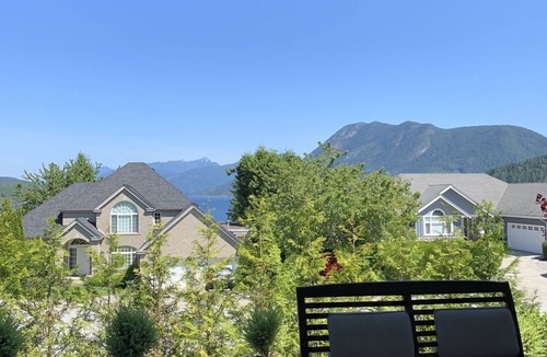 West Porpoise Bay House | Sechelt Inlet views! 1 BR. Private suite in West Porpoise Bay Area STR0077