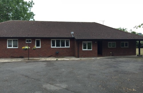 Edingley House | Secluded 4 bed bungalow in mature 1 acre gardens with b close to Sherwood Forest