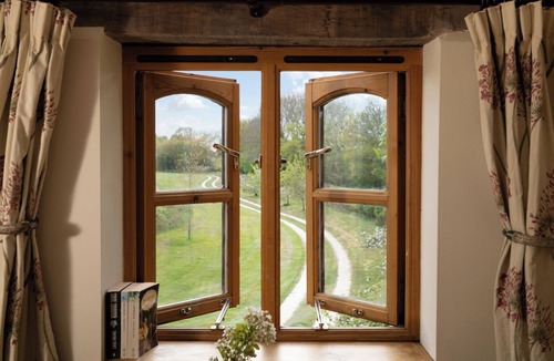 Leadenham House | Secluded barn sleeps up to seven in rural Lincolnshire. Private parking.