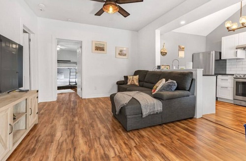 Paris House | Serene Oasis with 3BR plus Balcony Deck BBQ Grill
