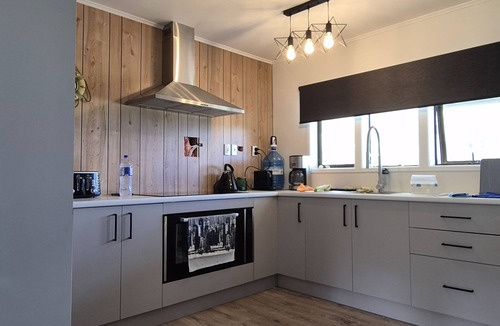 Port Charles Cottage | Set Sail for Relaxation. Cosy Beachside Cottage at Port Charles.