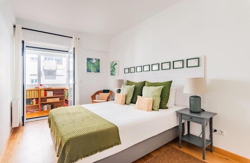 Sao Joao de Deus Apartment | @ShôLubi - Charming, Quiet & Cozy!