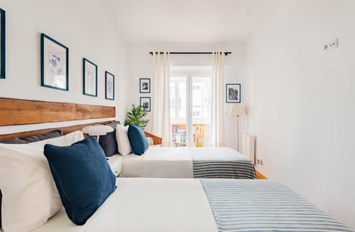 Sao Joao de Deus Apartment | @ShôLubi - Charming, Quiet & Cozy!