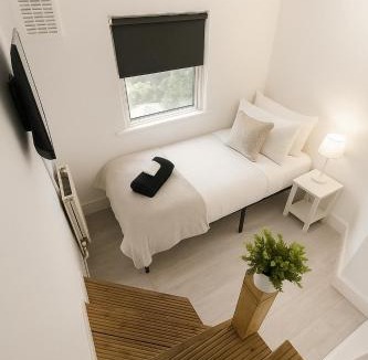 Seven Sisters Bed & Breakfast | Shalom Stay London