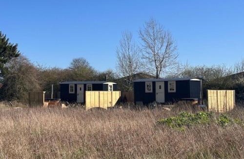 Brackley House | ShepherdsHut-HotTub-Cotswolds-PetFriendly