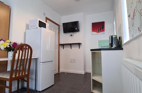 Barrow-on-Trent Apartment | Sheridan House - Self contain flats Long or Short Stay Special Rate Available