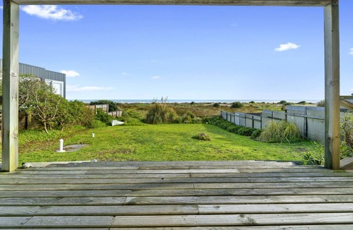 Te Horo Beach House | SHORELINE SERENITY – TE HORO BEACH HOLIDAY HOME in Te Horo Beach