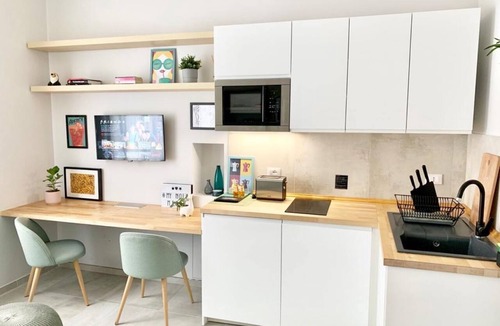 Loreto Apartment | Silent home retreat (5 min Centrale Station)