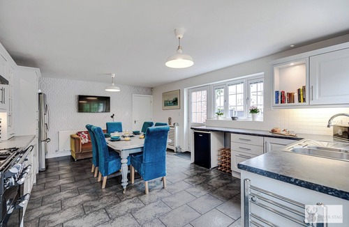 Markfield House | Silver Stag Properties, Luxurious 4 BR Haven