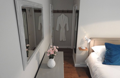 Petworth House | Simplicity Comfort & Charm in Lovely Location