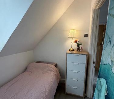 Loughton House | Single room in shared flat Valley Hill, Loughton