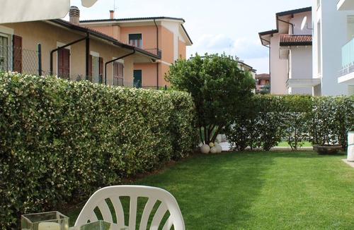 Rivoltella Apartment | Sivori house on Lake Garda with large garden