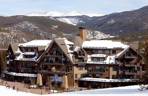 Breckenridge Condo | Ski-in Condo + Fireplace & Balcony