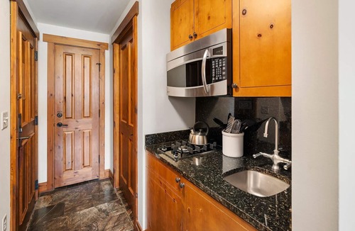 Spruce Peak Apartment | Ski in/out Studio at Lodge at Spruce Peak