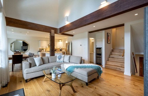 Whistler Village House | Ski In/Ski Out Access | Luxury 3.5BR | Media Room | Hot Tub | Garage | Managed By Aloha Whistler