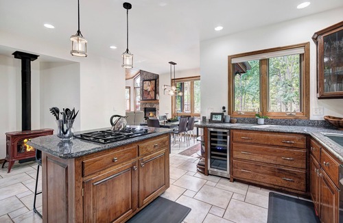 Breckenridge House | Ski Specials, Fireplace, Ping Pong and Sauna, Pet Friendly