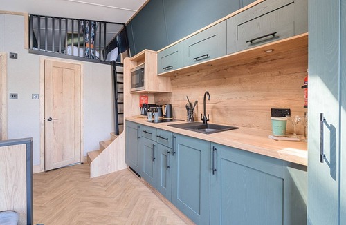 Great Houghton Cottage | SKYLIGHT STARGAZER - BILLING AQUADROME in Billing Aquadrome Holiday Park