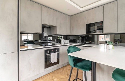Barnet Apartment | Skyvillion -1Bed Apartment Cockfosters Near Alexandra Palace