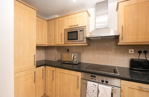 Barnet Apartment | Skyvillion - Spacious 2bed W balcony In Barnet
