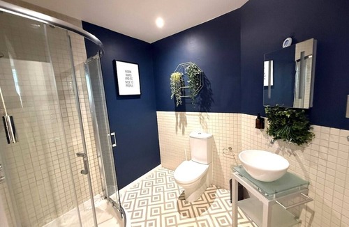 Hove Apartment | Sleeps 6, Large 2 Bed Flat In Brighton City Centre
