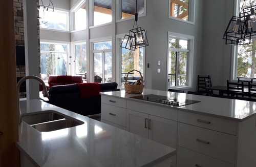 Sundance Estates House | Slopeside House With The Best Ski In And Out At Sun Peaks