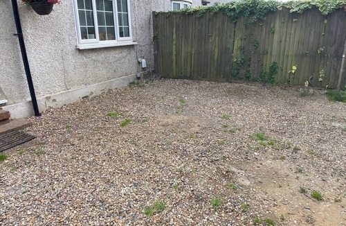 George Green Apartment | Slough - Sleeps 3 - Petfriendly - Riverside - Bay