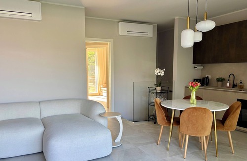 Colico Piano Apartment | Sole Suites @ Lago Dorato, Luxury, Infinity Pool, Lake & Mountain Views.