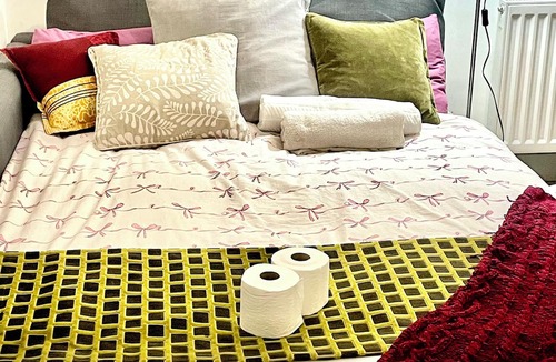 Edgware Apartment | Soothing 1-bedroom apartment in welcoming Edgware neighborhood