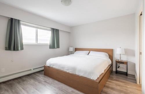 Sunset House | Soothing Minimalist Escape - Suite with Balcony & Fireplace