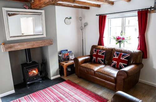 Southwell House | Southwell Holiday Cottage - Luxurious Quiet Cottage Sleeps 4 Off Road Parking