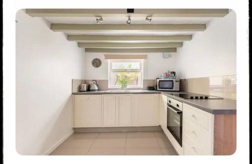 Southwell House | Southwell Holiday Cottage - Luxurious Quiet Cottage Sleeps 4 Off Road Parking