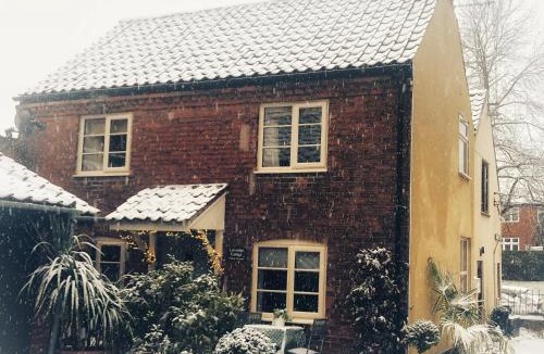 Southwell House | Southwell Holiday Cottage - Luxurious Quiet Cottage Sleeps 4 Off Road Parking