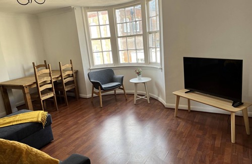 The Cultural Quarter Apartment | Spacious 1-bed - Coolest Neighbourhood in Brighton