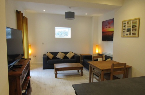 Rottingdean Apartment | Spacious 2 bed flat with free Parking in Rottingdean