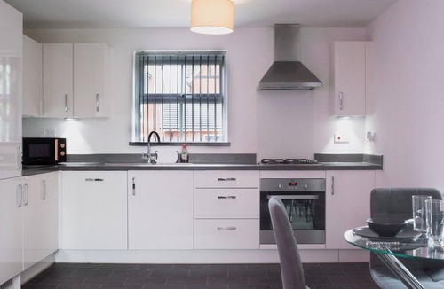 Bedford Apartment | Spacious 2-Bed Kempston Apartment Ideal for Contractors, Families & Relocators