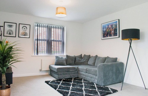 Bedford Apartment | Spacious 2-Bed Kempston Apartment Ideal for Contractors, Families & Relocators